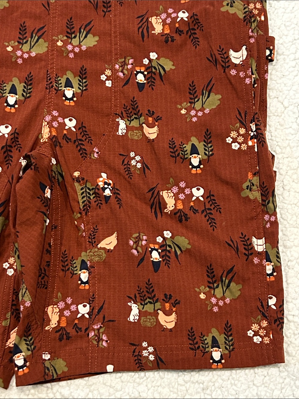Duluth Heirloom Gardening Shorts Overalls sz Medium Gnome Rabbit Chicken Print - Picture 13 of 16